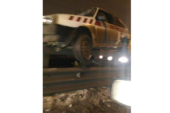 В Терновке авто аварийных комиссаров «оседлало» отбойник