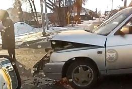 Пензенец на ВАЗе врезался в стоящий автомобиль Chevrolet