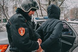 В Кузнецке росгвардейцы задержали находящегося в розыске парня В Кузнецке росгвардейцы задержали находящегося в розыске парня