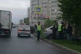 В Пензе на ул. Окружной «ВАЗ» вылетел на газон