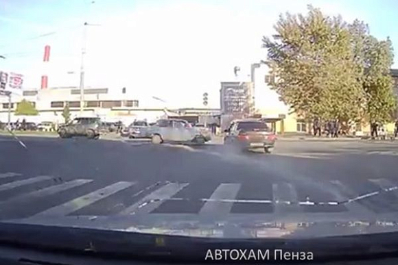 В Терновке «водитель-пуля» попал на запись видео-регистратора