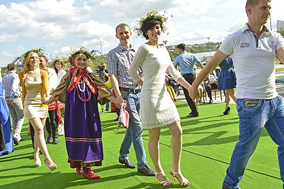 В День любви, семьи и верности в Пензе устроят ромашковые фотозоны