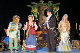 В пензенском ТЮЗе состоялась премьера спектакля «Эх! Нам бы златую цепь!» В пензенском ТЮЗе состоялась премьера спектакля «Эх! Нам бы златую цепь!»