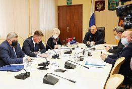 Мельниченко встретился с участниками проекта «Активное долголетие» Мельниченко встретился с участниками проекта «Активное долголетие»