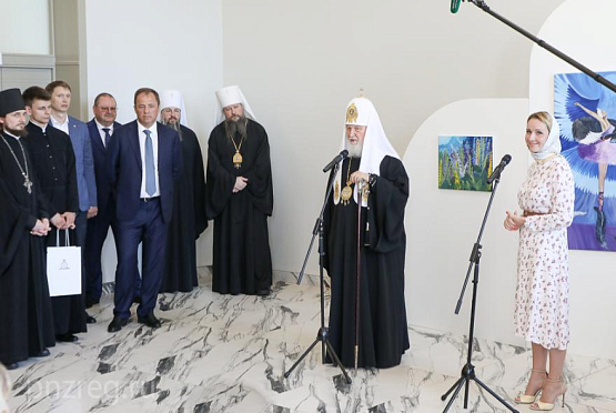 Патриарх Кирилл посетил арт-поместье «Новые берега»