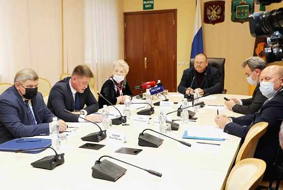 Мельниченко встретился с участниками проекта «Активное долголетие»