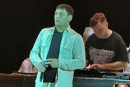 «Многие выросли под них»: Мурат Тхагалегов спел в Пензе «Калым» и «На дискотеку»