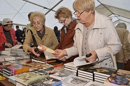 В Пензу на книжную ярмарку приедут известные писатели В Пензу на книжную ярмарку приедут известные писатели