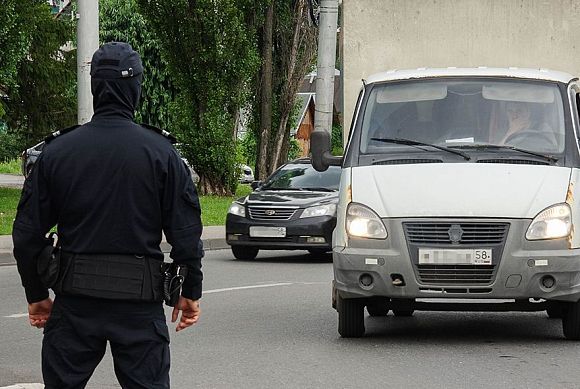 В Пензе у водителей проверяли гражданство и отметки о воинском учете