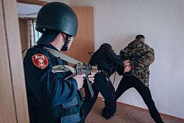 В Кузнецке ревнивый рецидивист порезал соперника