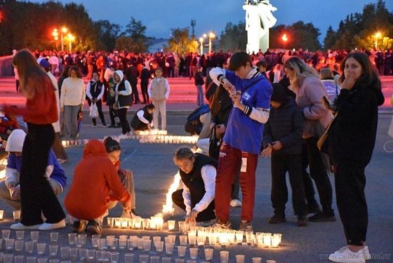 Сотни пензенцев зажгли «Свечу памяти»