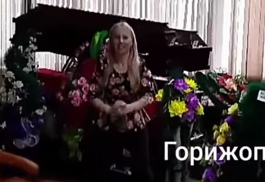 Депутат, выполнявшая «горижоп» на фоне гробов, извинилась перед жителями России