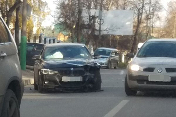 В Пензе на ул. Лермонтова столкнулись BMW и УАЗ