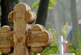 Прокуратура нашла мусор на кладбищах Лопатинского района