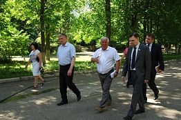 Леонид Левин с рабочим визитом посетил Нижнеломовский район Леонид Левин с рабочим визитом посетил Нижнеломовский район
