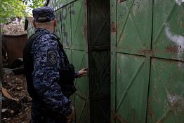 В Пензе росгвардейцы разняли подравшихся из-за парковки соседей В Пензе росгвардейцы разняли подравшихся из-за парковки соседей