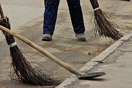 В Никольске забывчивость должника «вылечат» метлой
