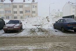 Пензенец «застолбил» парковочное место во дворе гладильной доской