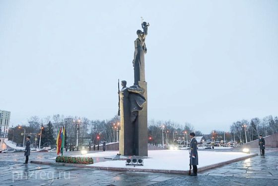 Пензенцы почтили память участников Сталинградской битвы