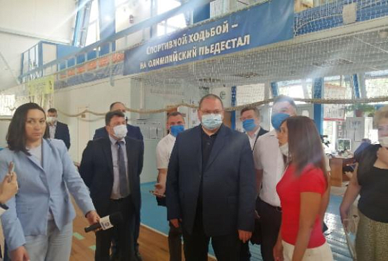 Мельниченко поручил починить кровлю ФОКа «Олимп» в Колышлее