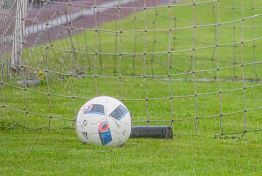Пензенский студент выиграл мяч с автографом легенды футбола