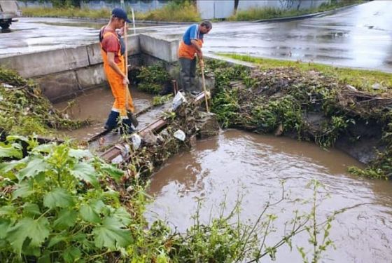 В Пензе устраняют последствия непогоды