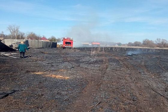 Появилось видео с места крупного пожара в пензенской Варваровке