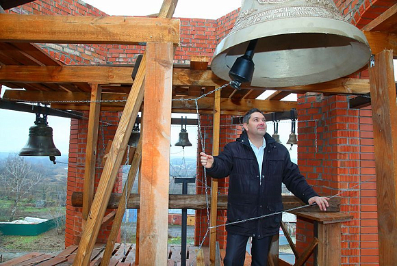 В Шемышейке установили колокол в память о погибших бойцах СВО