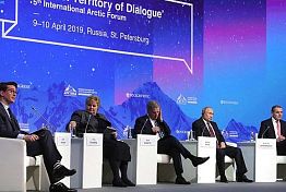 Путин принял участие в форуме «Арктика – территория диалога» Путин принял участие в форуме «Арктика – территория диалога»