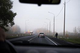 В Пензе неизвестный водитель испортил припаркованный автомобиль В Пензе неизвестный водитель испортил припаркованный автомобиль