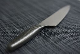 Пензенец накинулся с ножом на двух друзей