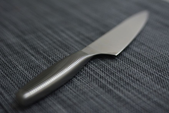 Пензенец накинулся с ножом на двух друзей