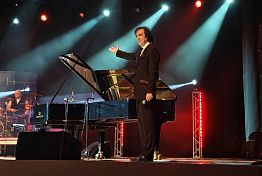 Опоздавший на самолет в Пензу гитарист Кая Метова смог попасть на концерт