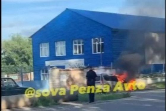 В Пензе в районе КПД сгорел автомобиль «Лада»