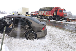 В Пензенском районе Volkswagen столкнулся со снегоуборочой техникой