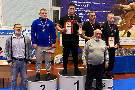 Борец Руслан Бибарсов из Кузнецка тушировал пятерых соперников и взял «золото»