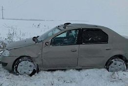 Под Сердобском перевернулся Renault Logan