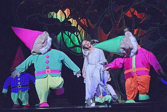 В пензенском драмтеатре правят бал 7 веселых гномов и Белоснежка