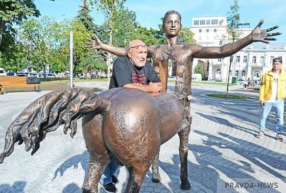 В Пензе скульптор Юрий Ткаченко представил вариант кентавриды