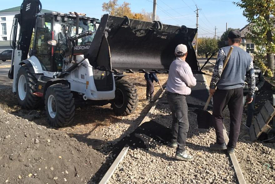 В Земетчино приводят в порядок сквер на улице Кирова