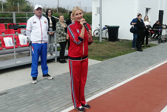 Министр спорта региона Евгения Бочкарева провела зарядку в Спутнике