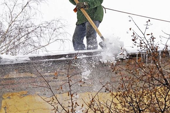 В Кузнецке 61-летнюю женщину насмерть завалило снегом с крыши