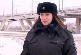 В Пензе женщина-полицейский спасла мужчину от рокового шага В Пензе женщина-полицейский спасла мужчину от рокового шага