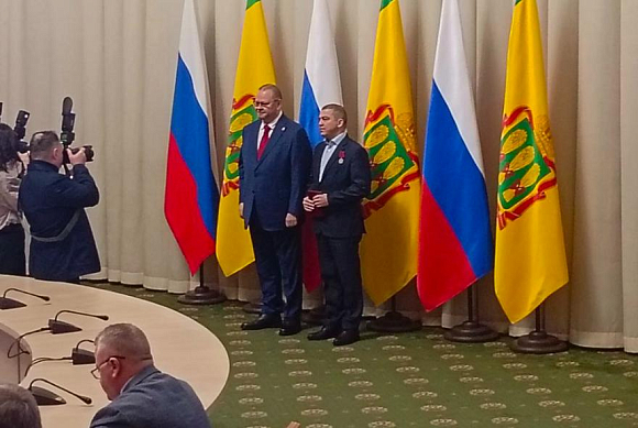 Губернатор Олег Мельниченко вручил награды пензенцам