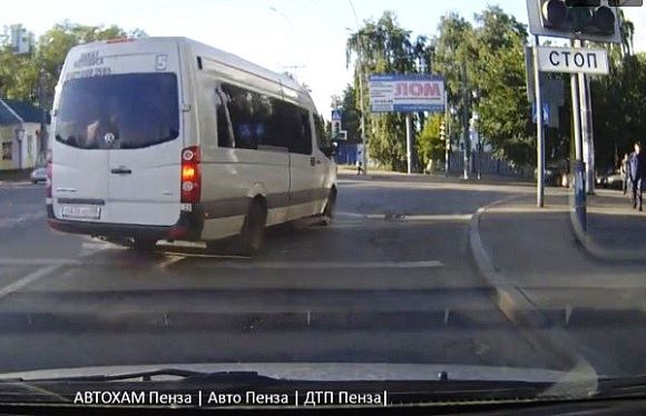 Пензенцы в сети обсуждают грубое нарушение ПДД водителем маршрутки