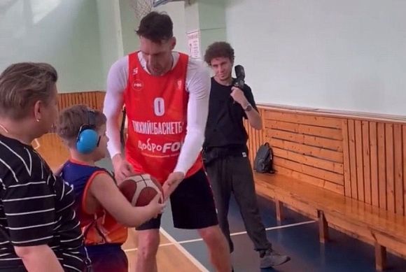 Звездный баскетболист Федор Лихолитов дал старт новой детской команде в Пензе