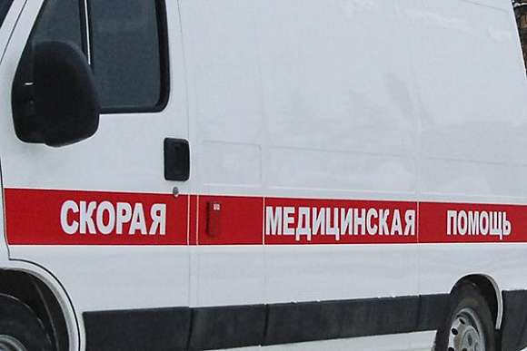 На пр. Строителей автоледи на Mitsubishi въехала в столб