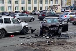 В центре Пензы столкнулись четыре автомобиля