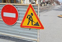 Въезд на ул. Московскую с ул. Кураева закроют, а парковку ограничат Въезд на ул. Московскую с ул. Кураева закроют, а парковку ограничат