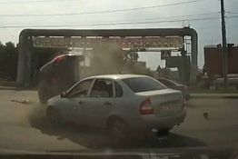 В Пензе в сеть выложили видео момента аварии у «Пензмаша» В Пензе в сеть выложили видео момента аварии у «Пензмаша»